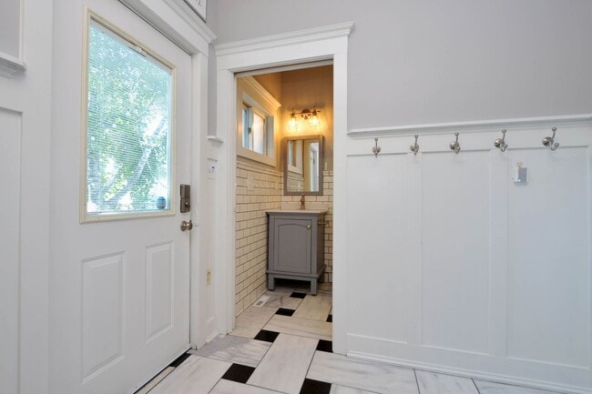 Building Photo - Beautiful 4-Bedroom 2-Bathroom Home Available Now!