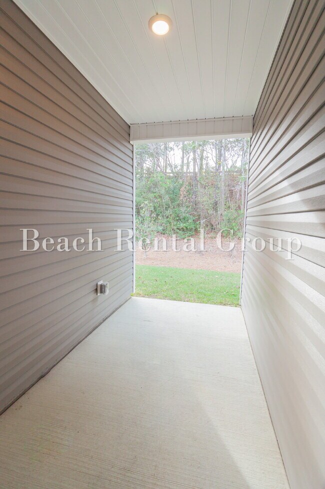 Building Photo - Spacious 3 Bedroom w/Loft, End Unit