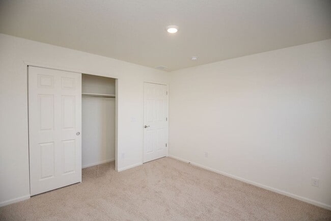 Building Photo - Spacious 4-Bedroom Home with 3-Car Garage & Walk-Out Basement | Prime Living Opportunity