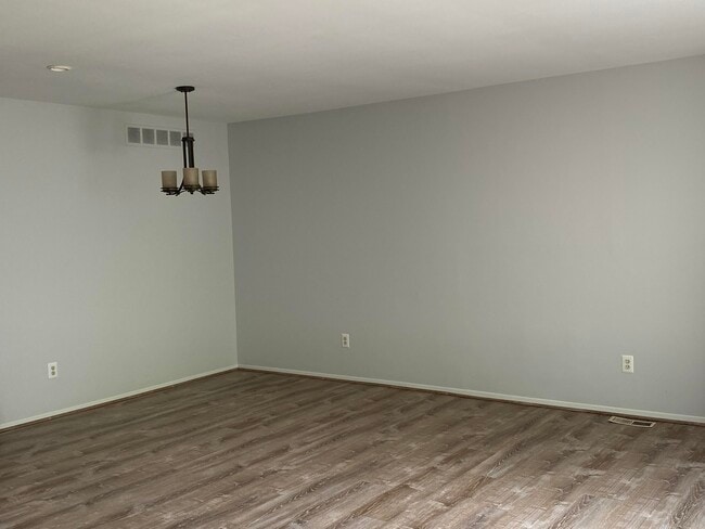 Building Photo - 3112 Bolgos Cir