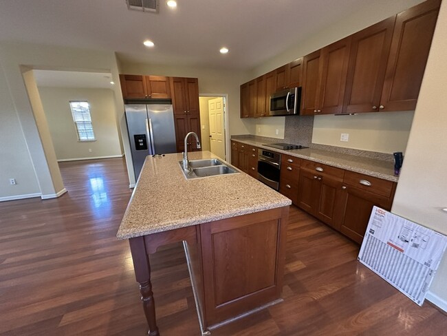 Building Photo - Pet-Friendly Spacious Solar-Powered Home i...