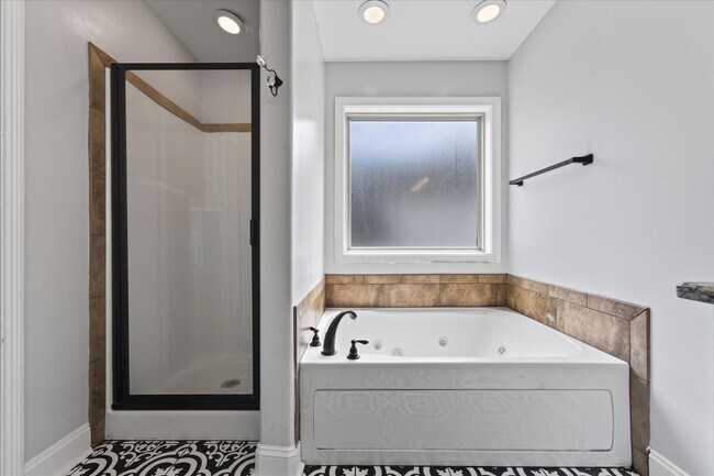 Building Photo - 3710 Windhaven Ct