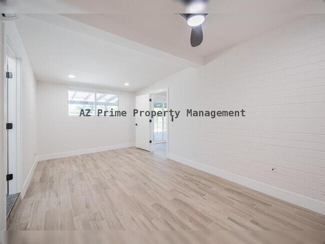 Building Photo - 6828 N 10th Ave