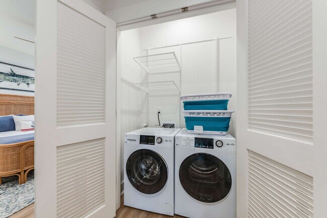 Building Photo - 119 6th St