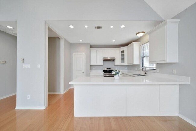 Building Photo - 3731 Tiffany Pl