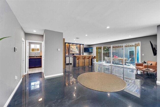 Building Photo - 640 NE 17th Way