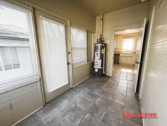 Building Photo - 1802 Forrest St