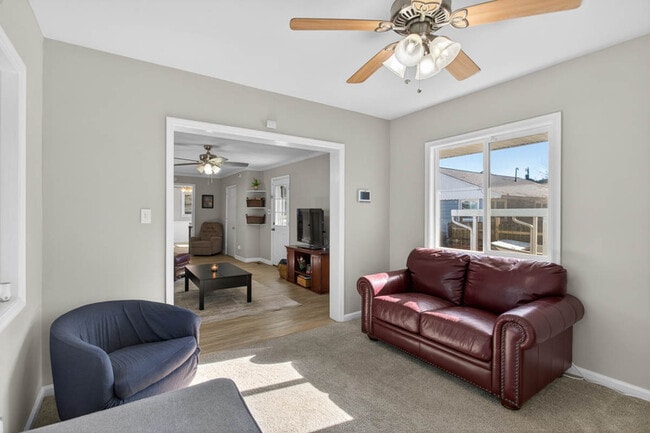 Building Photo - 32 Warren Dr