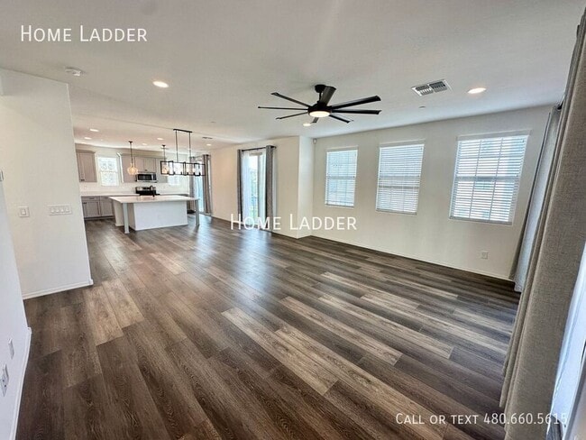 Building Photo - 1714 E Hampton Ln