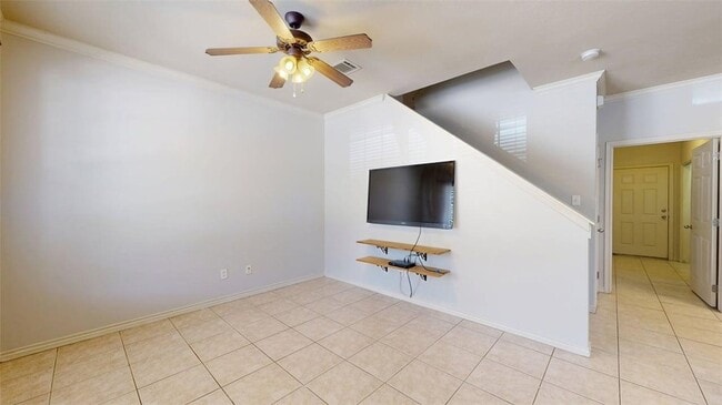 Building Photo - 332 Forest Dr Loop