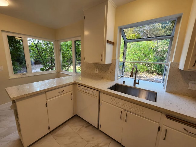 Building Photo - 4088 Laguna Way
