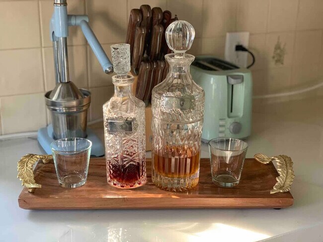 Building Photo - 54 River Dr