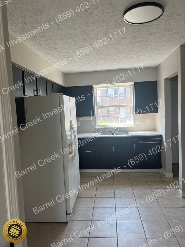 Building Photo - 2-Bed 1.5-Bath Townhome