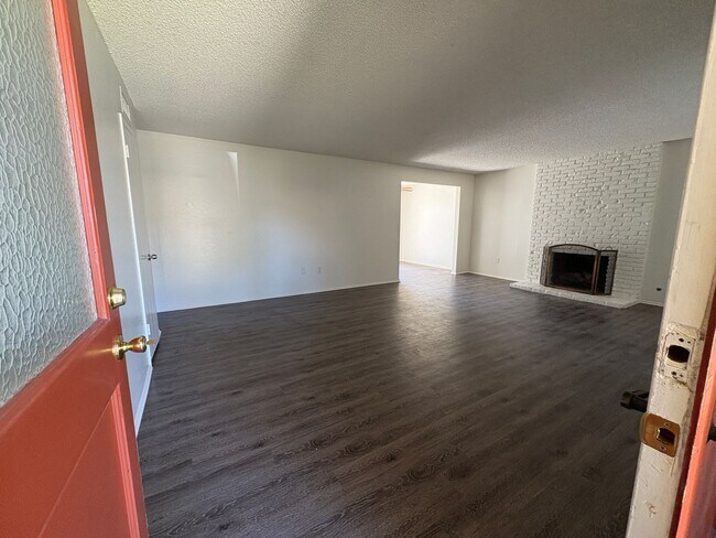 Building Photo - 2244 E Joana Dr