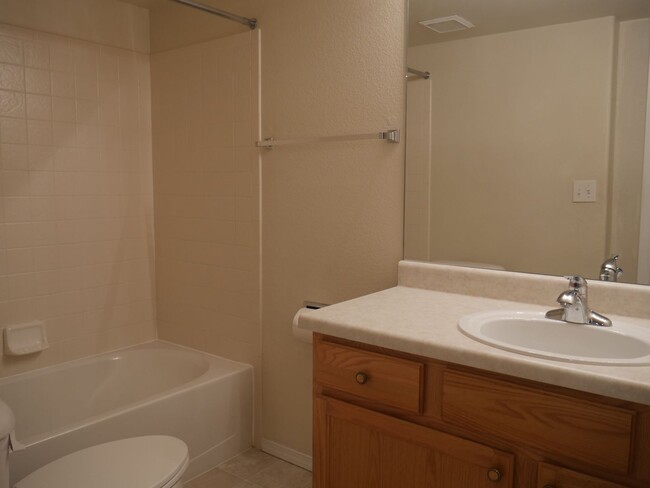 Building Photo - 4 Bed / 3.5 Bath in University Park with AC