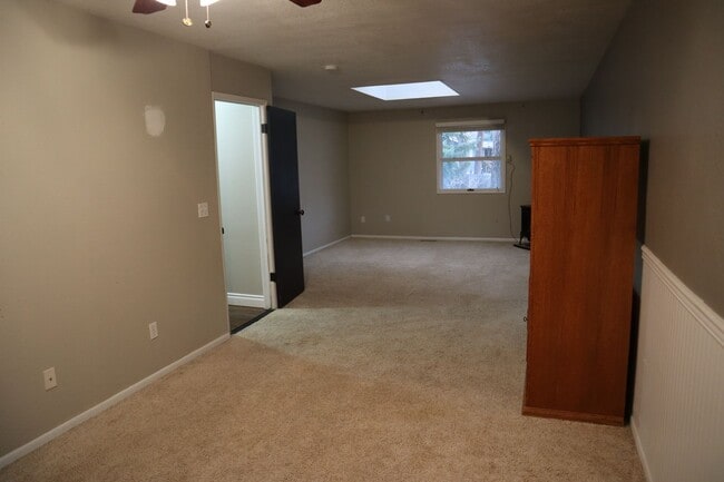 Building Photo - Duplex in Post Falls