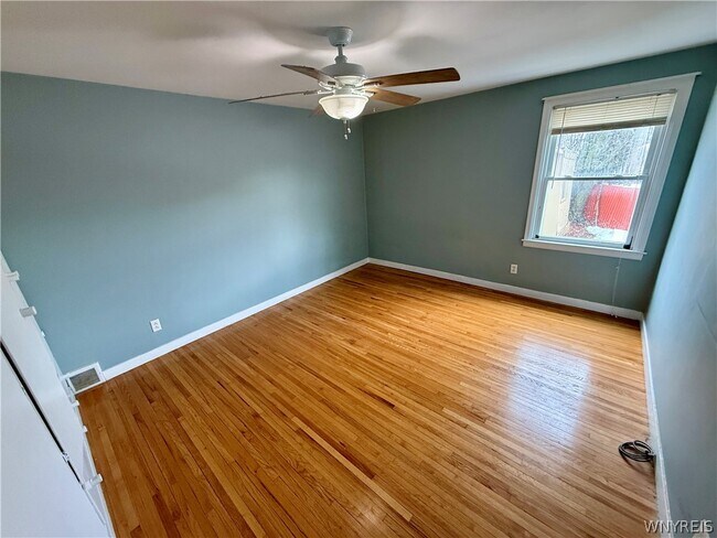 Building Photo - 125 Beryl Dr