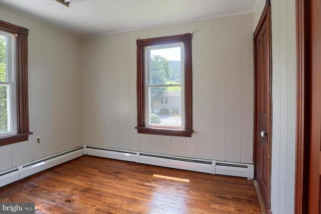 Building Photo - 117 3rd St