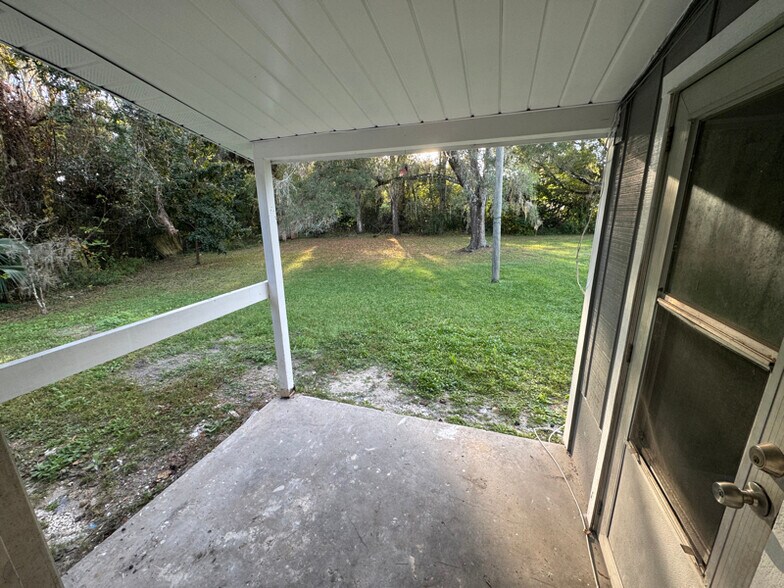 Building Photo - 10469 Eastside Ave