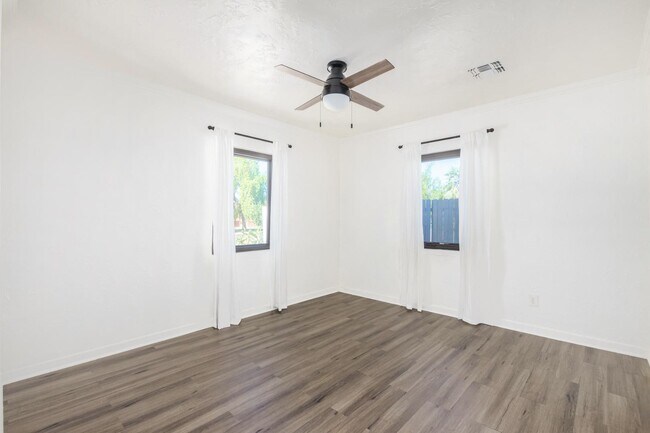 Building Photo - 4613 N 11th Pl