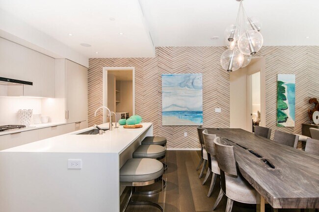 Building Photo - Park Lane Garden Suite