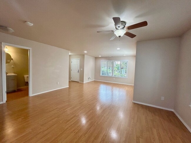 Building Photo - Redmond Ridge Home