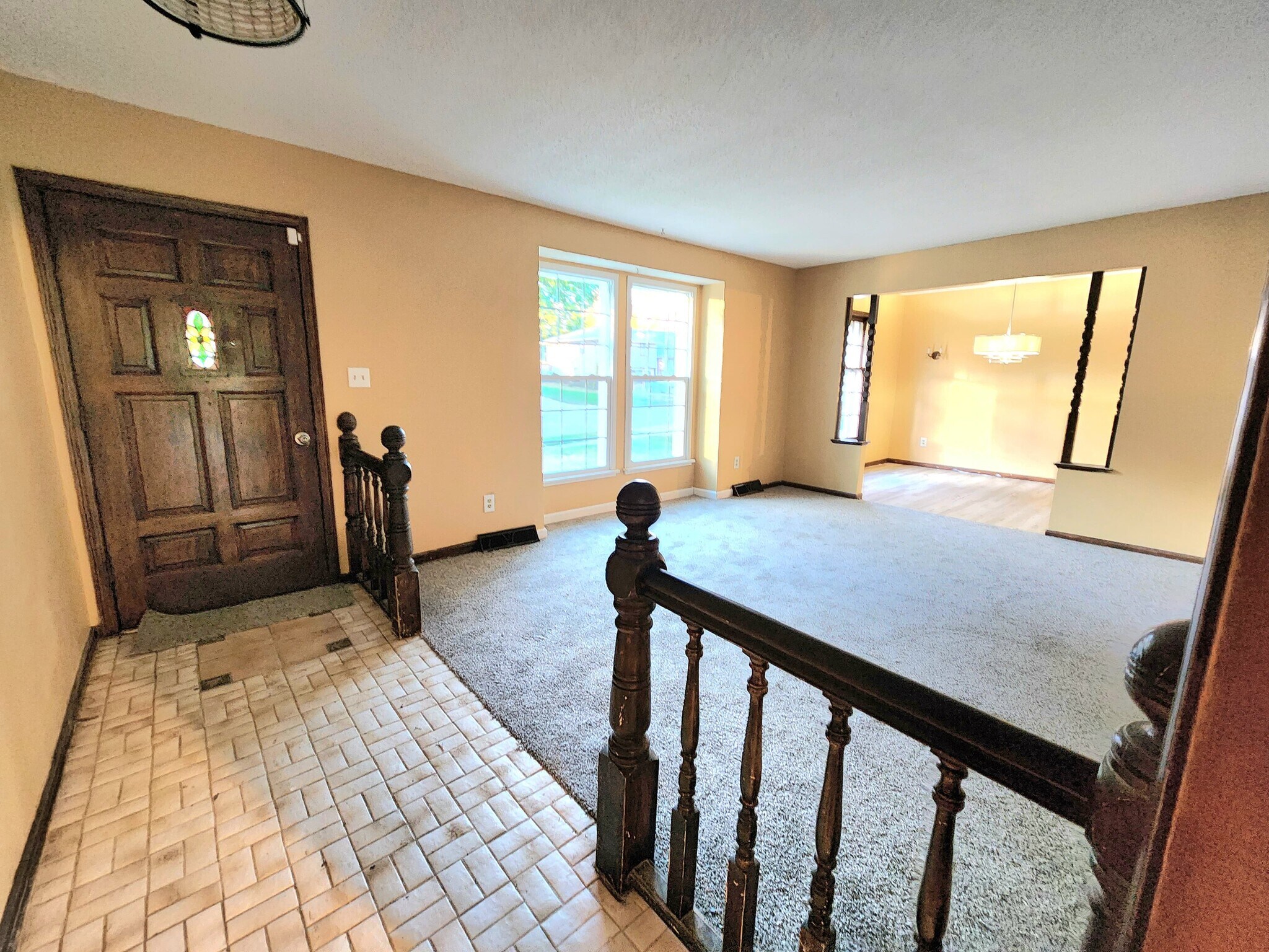 Front entrence and front living - 7325 N Brooklyn Ave