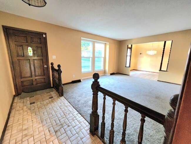 Front entrence and front living - 7325 N Brooklyn Ave