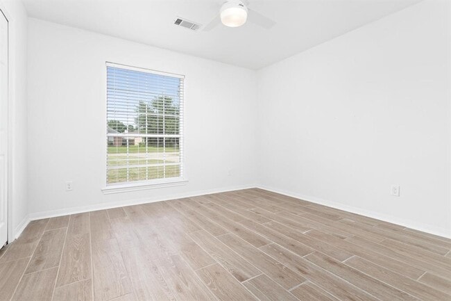 Building Photo - 7673 Rosewood Dr