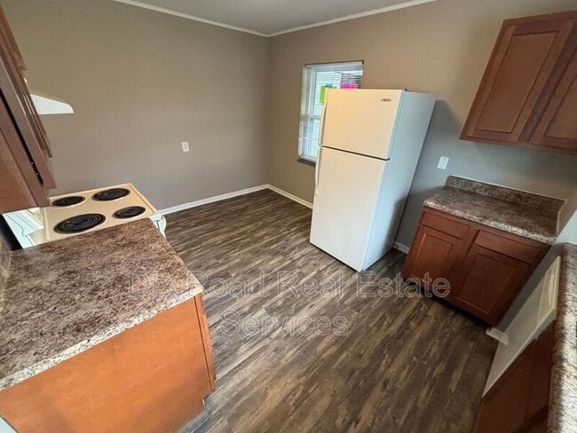 Building Photo - 3330 Van Zandt Dr