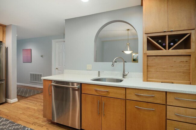 Building Photo - Two Bedroom Fitler Square Condo