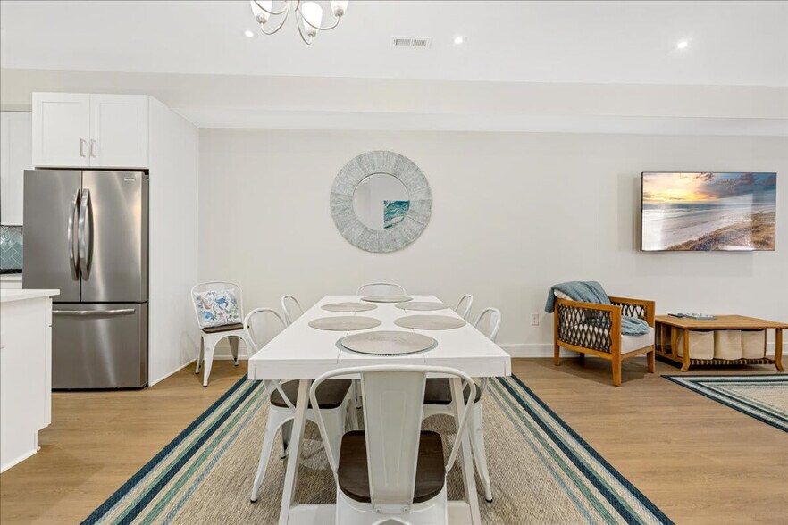 Building Photo - 1 N Austin Ave