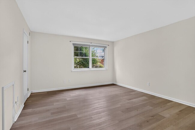 Building Photo - 1 Bed, 1 Bath Condo In Desirable Blue Bell Community!