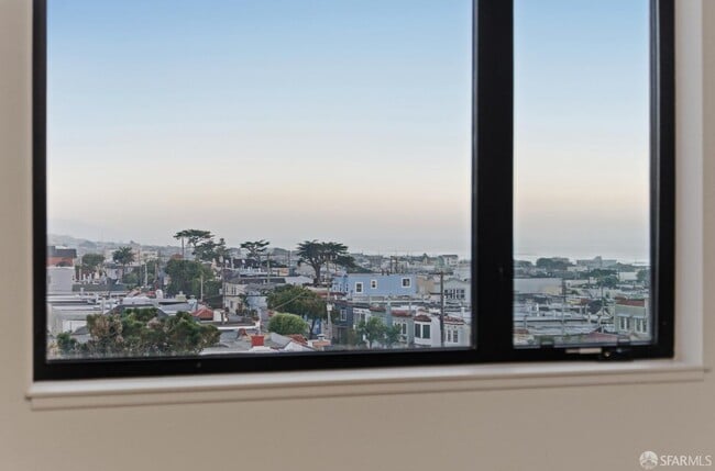 Building Photo - 3945 Judah St