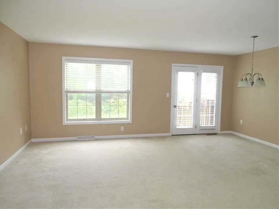 Building Photo - 6472 Lincoln Ct