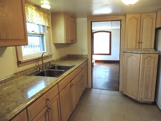 Building Photo - 13 Reynolds Rd