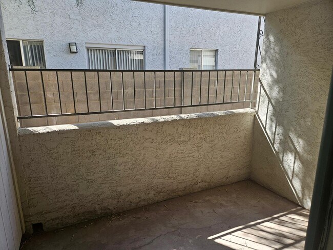 Building Photo - 1310 S Hardy Dr