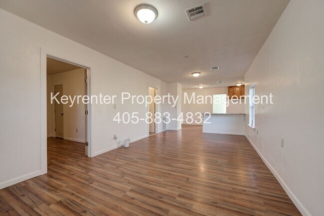 Building Photo - 2709 N Fonshill Ave