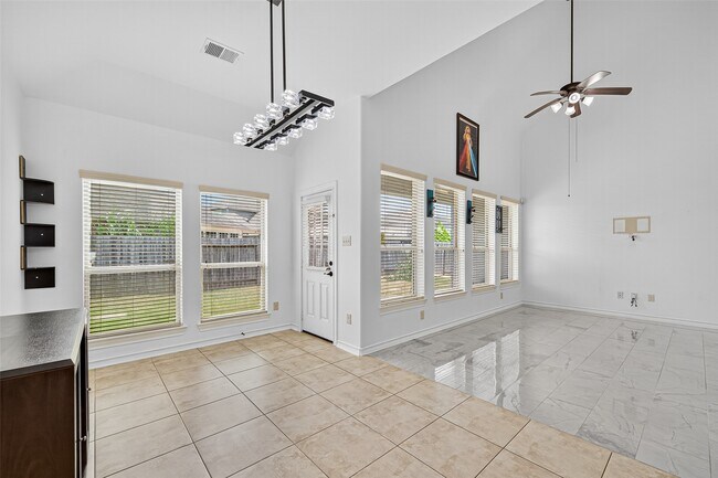 Building Photo - 2019 Argos Dr