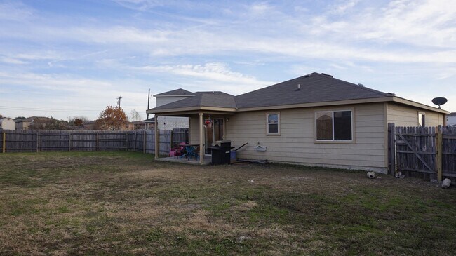 Building Photo - 2603 John Porter Dr