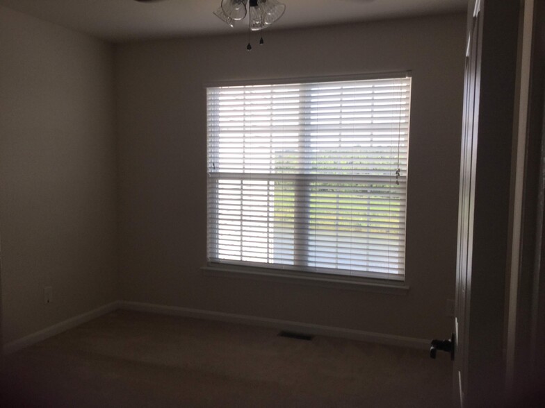 Building Photo - 10206 Osage Dr