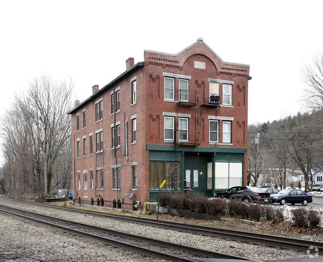 Primary Photo - 4 Davis St
