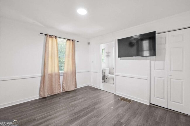 Building Photo - 1738 Duke Rd