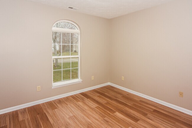 Building Photo - 3 Bedroom in Pike Township