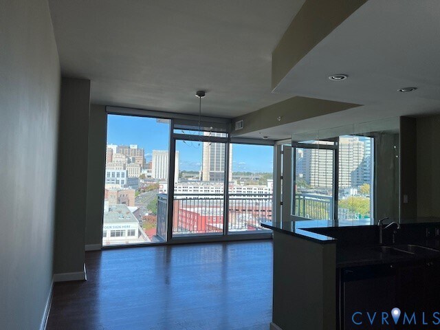 Building Photo - 301 Virginia St