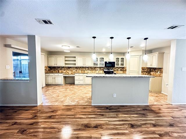 Building Photo - 809 Essex Dr