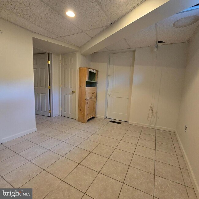 Building Photo - 7 E Tampa Ave