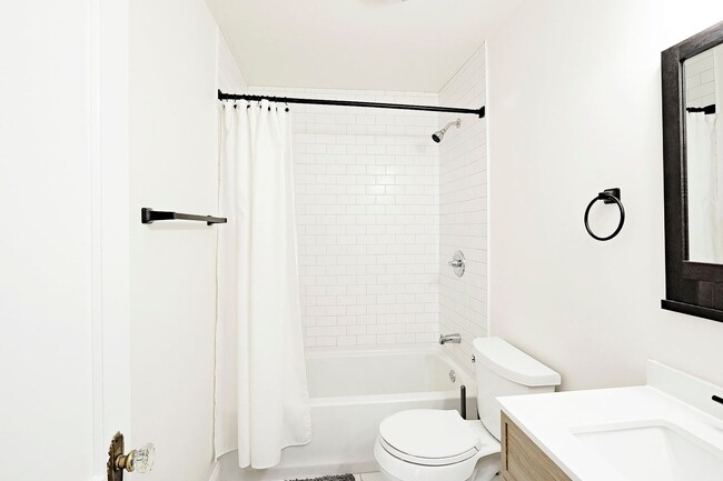 Building Photo - Charming City Cottage With Fenced Yard