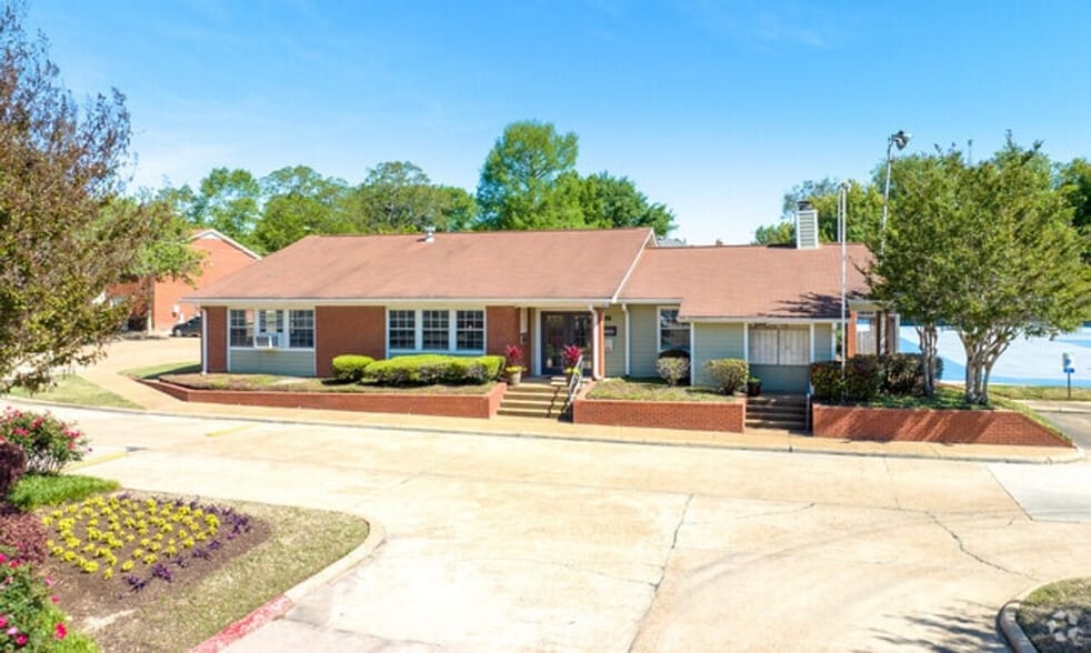 Building Photo - 50 Northtown Dr
