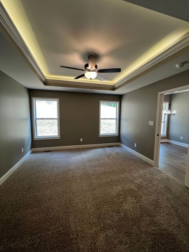 Building Photo - Lenoir City 37771 - Available 6/1/26, 3 bedroom, 2 bath home - Contact Chad Weeks (865)567-6193